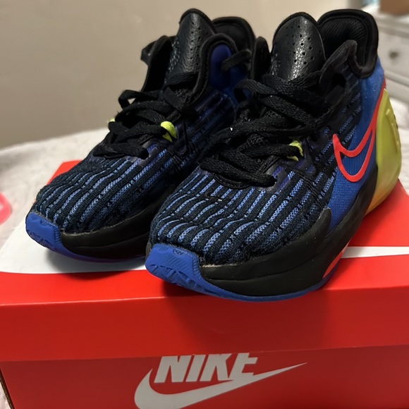 Nike - Picture 3 of 3